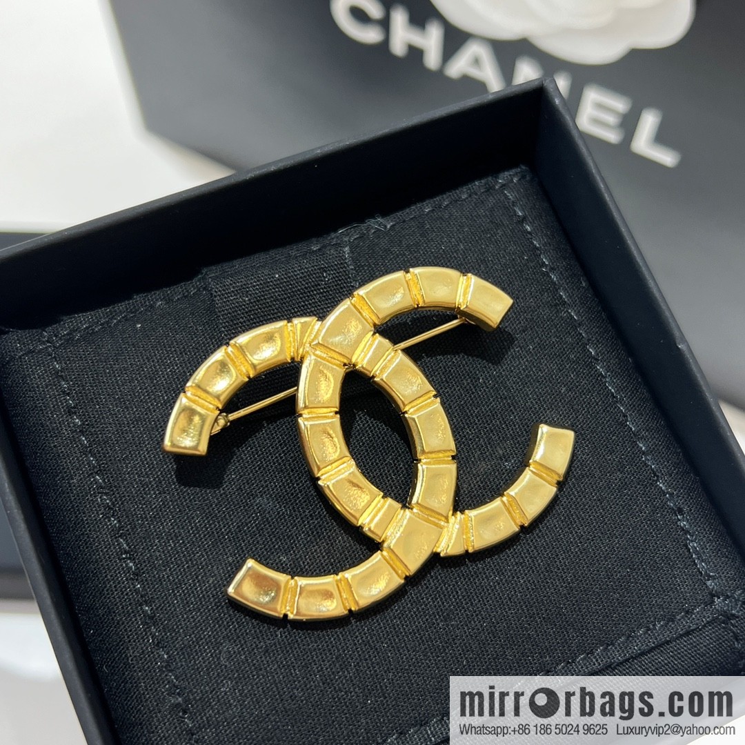 New ☑️ Chanel gold double c brooch