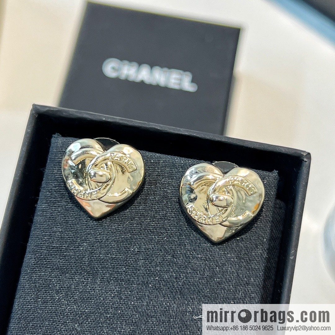 New ☑️ CHANEL Chanel C1 gold double c peach heart stud earrings