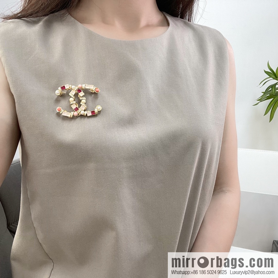 New ☑️ CHANEL Chanel double c square diamond powder pearl brooch