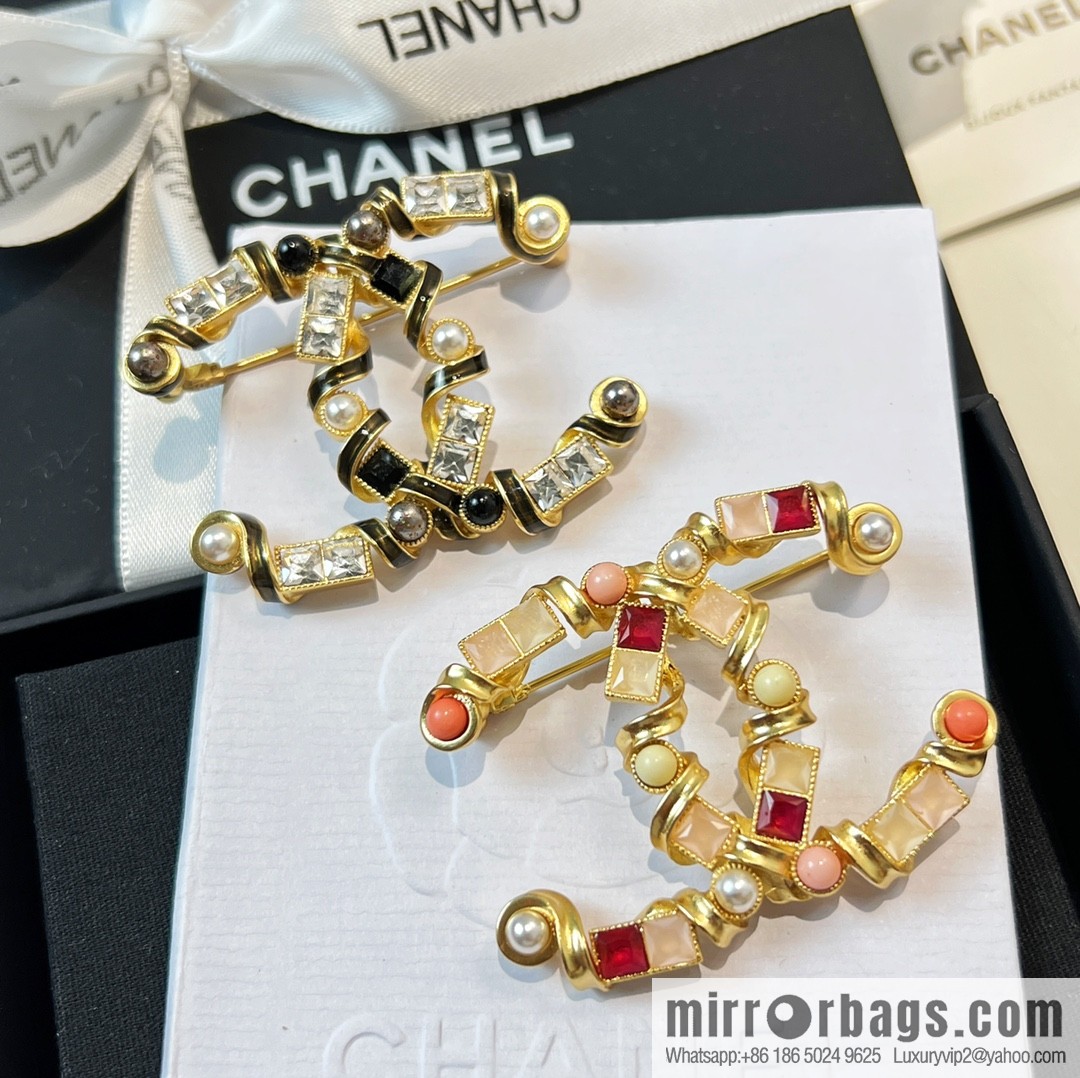 New ☑️ CHANEL Chanel double c square diamond powder pearl brooch