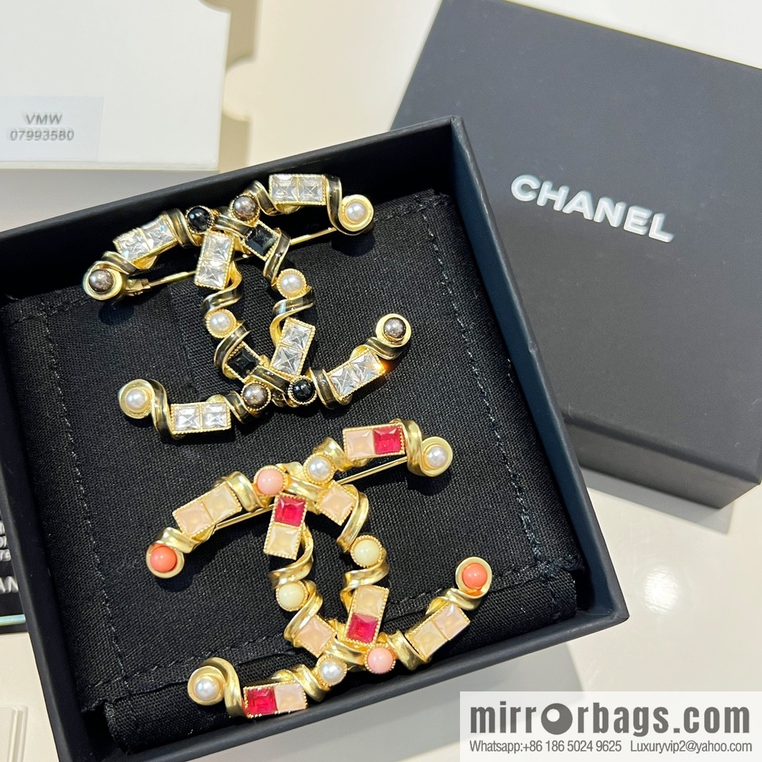 New ☑️ CHANEL Chanel double c square diamond powder pearl brooch