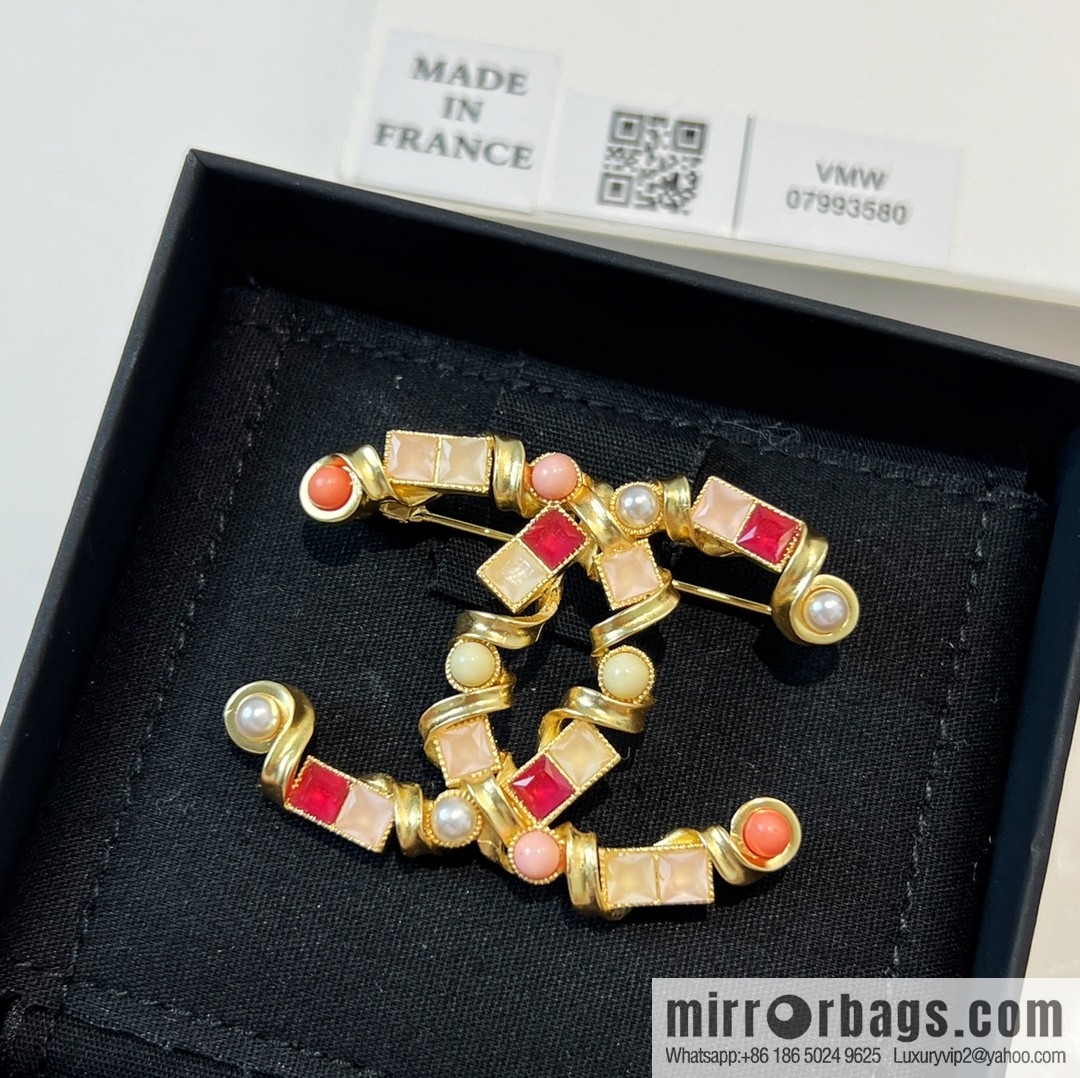 New ☑️ CHANEL Chanel double c square diamond powder pearl brooch
