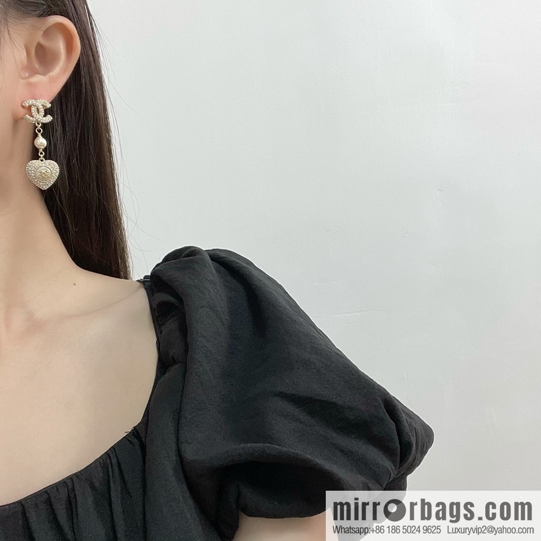 New ☑️ CHANEL Chanel c3 double c full diamond peach heart love stud earrings