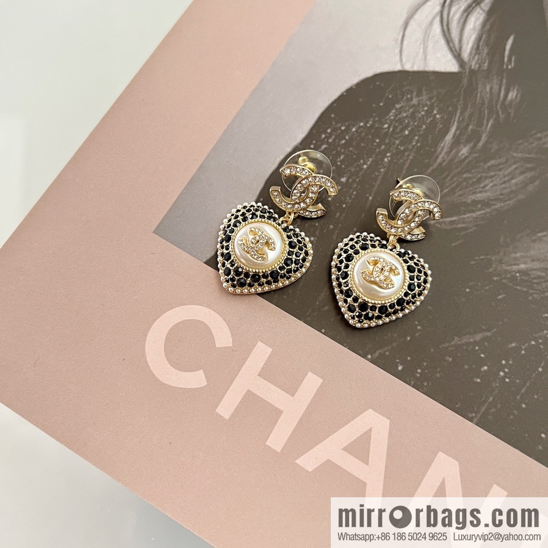 New ☑️ CHANEL Chanel c2 double c full diamond peach heart love stud earrings