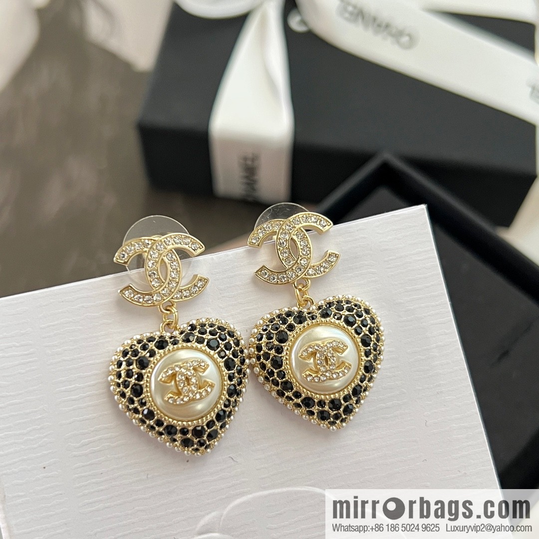 New ☑️ CHANEL Chanel c2 double c full diamond peach heart love stud earrings