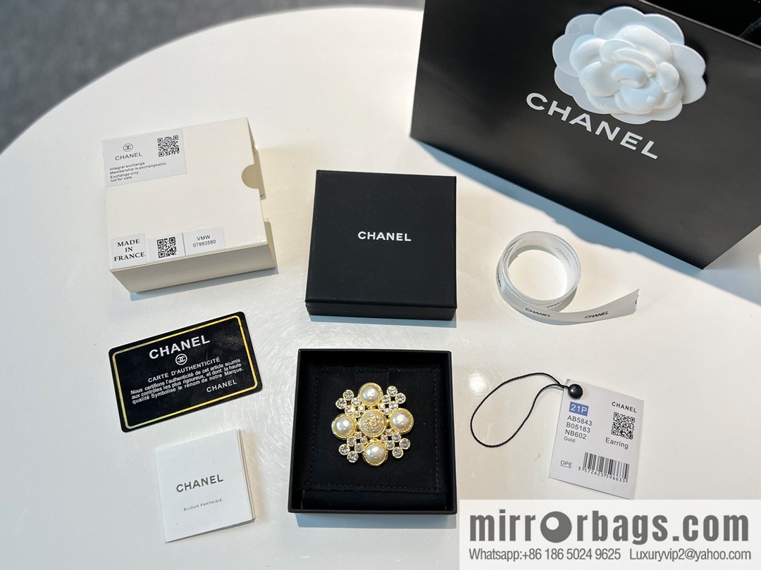 New ☑️ Chanel double c pearl brooch