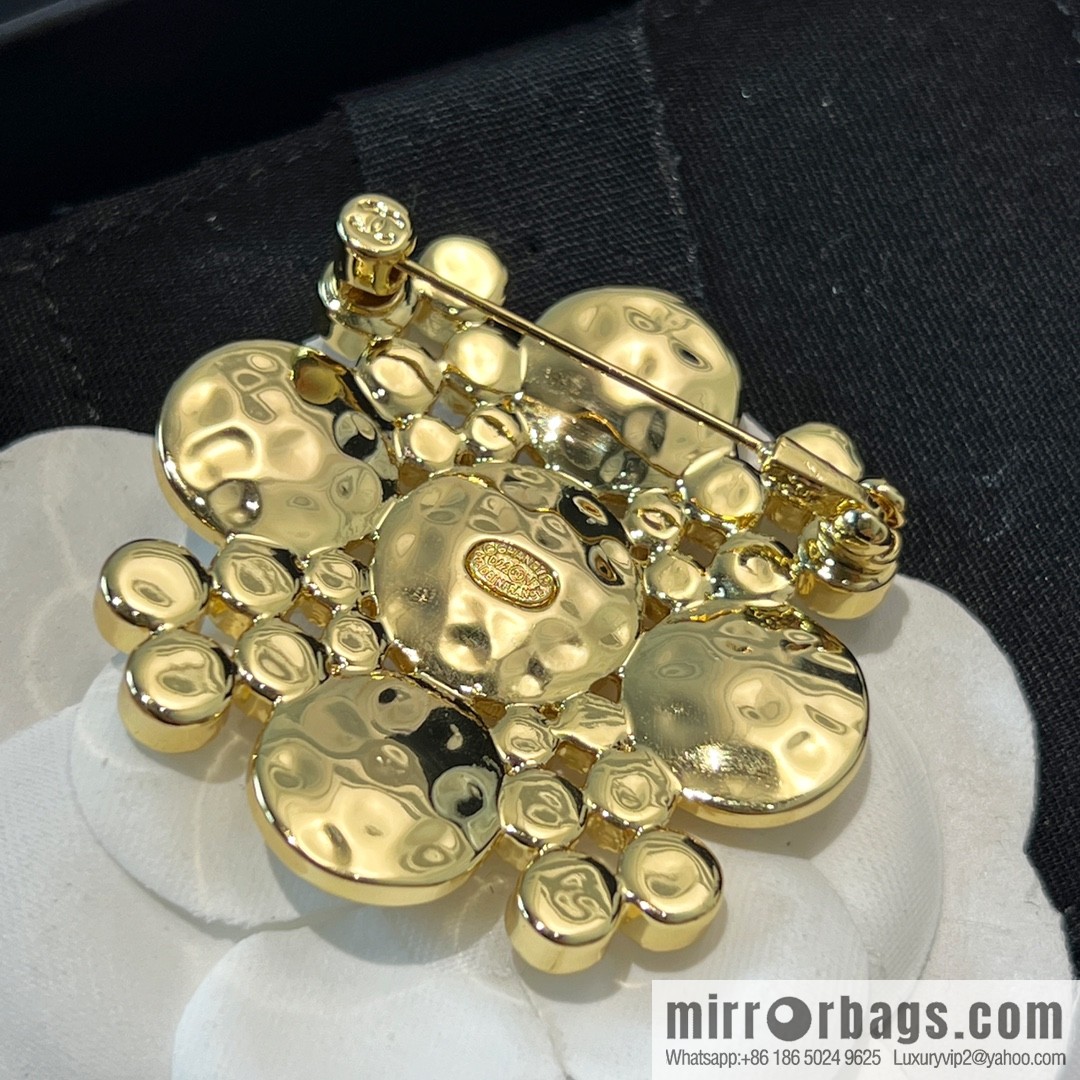 New ☑️ Chanel double c pearl brooch