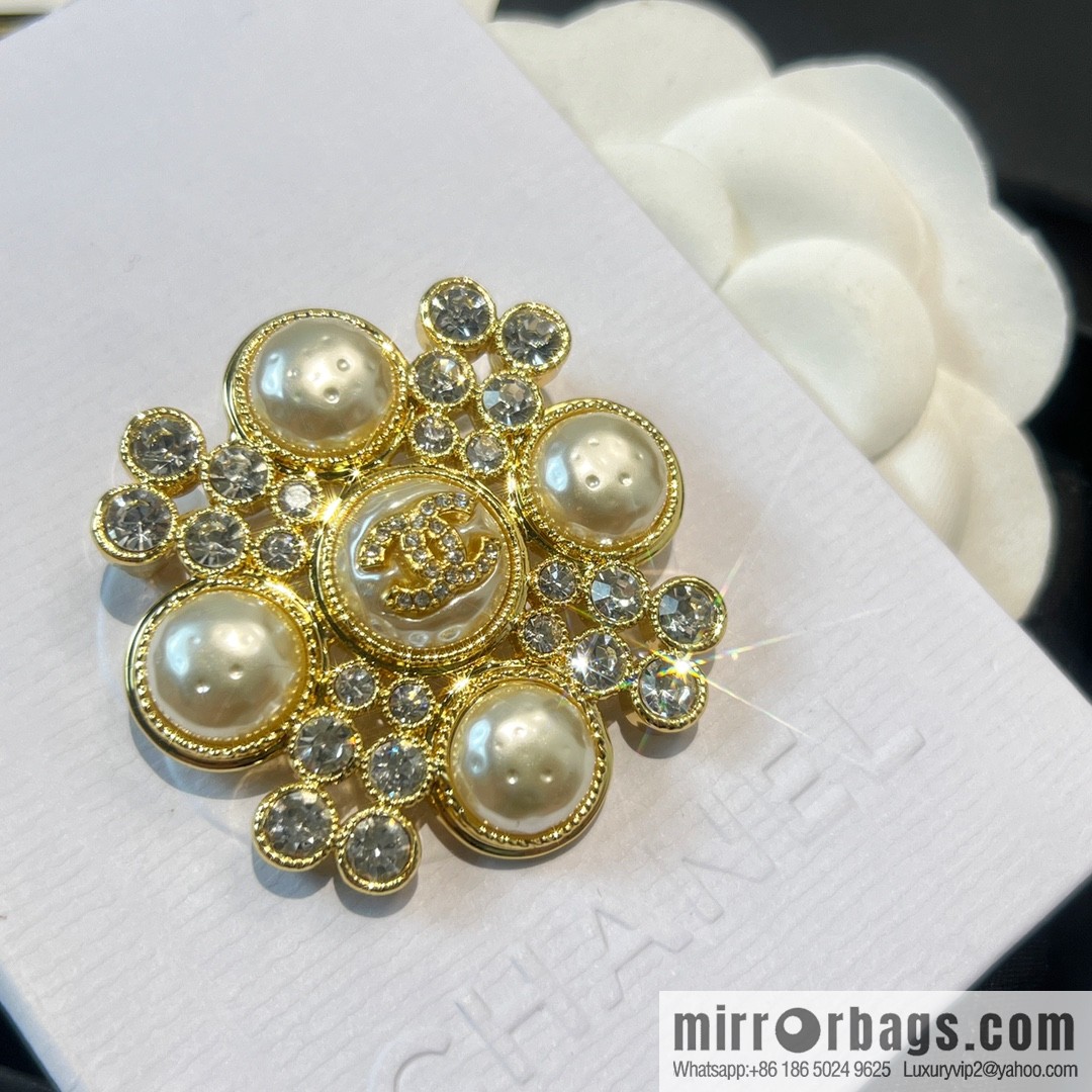 New ☑️ Chanel double c pearl brooch