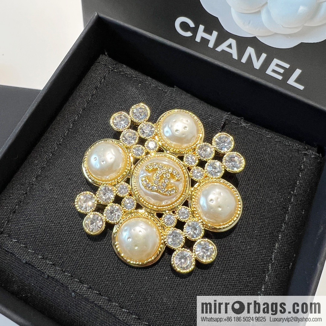 New ☑️ Chanel double c pearl brooch