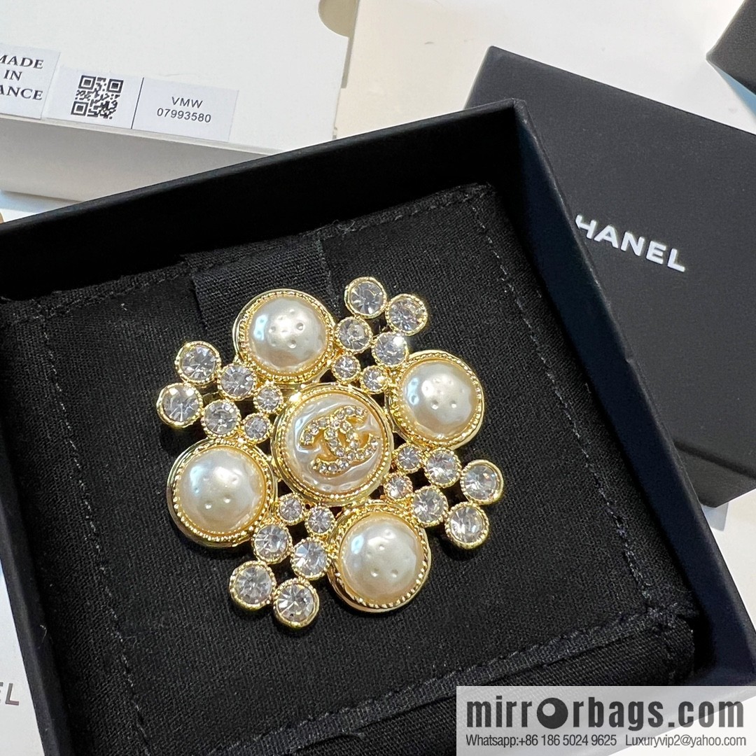 New ☑️ Chanel double c pearl brooch