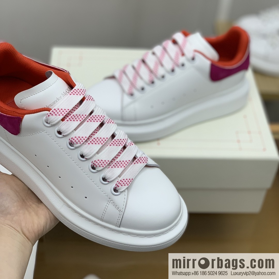 Alexander McQueen, upgraded MQ~ Unisex sneakers of the same style