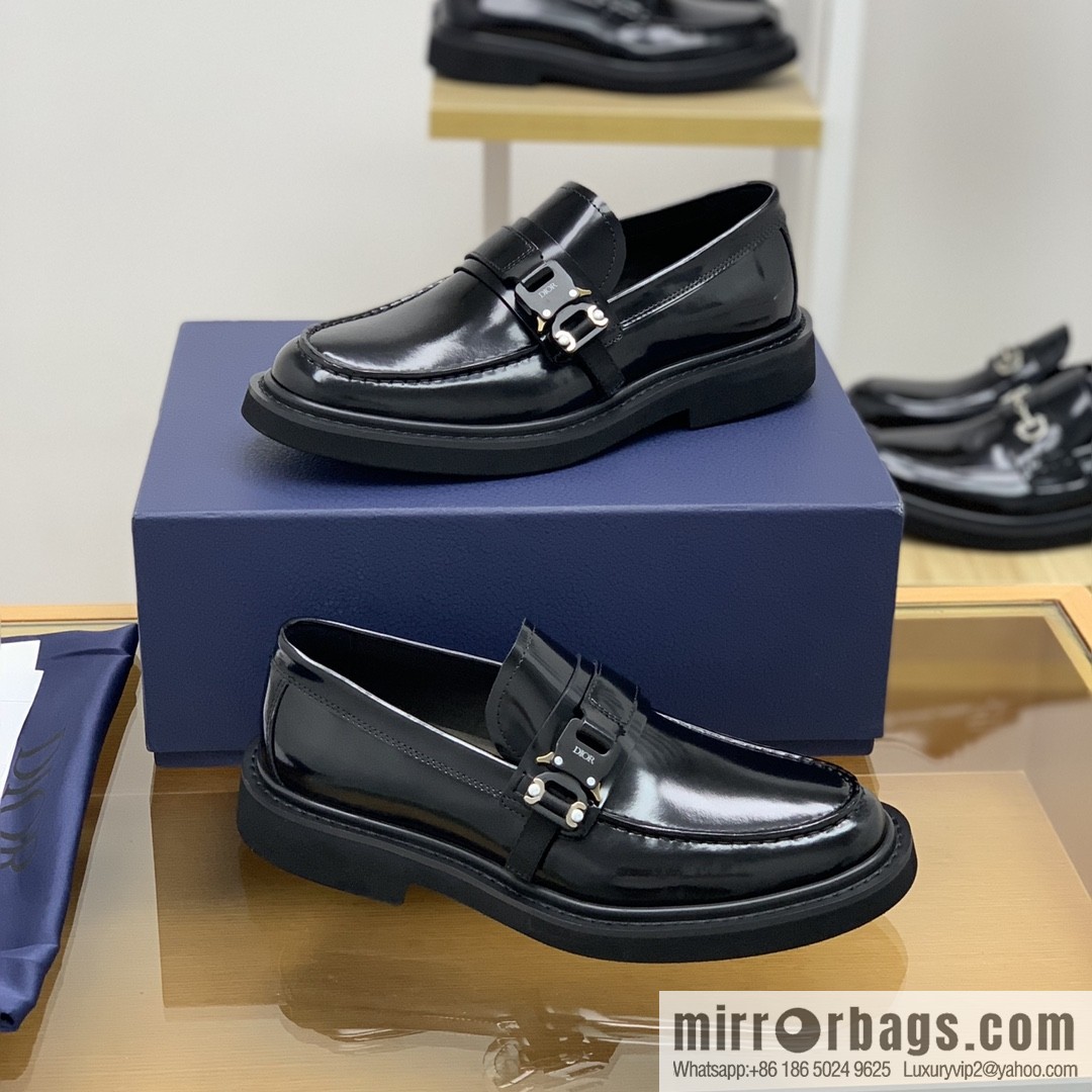 Dior selected leather to make men's loafers