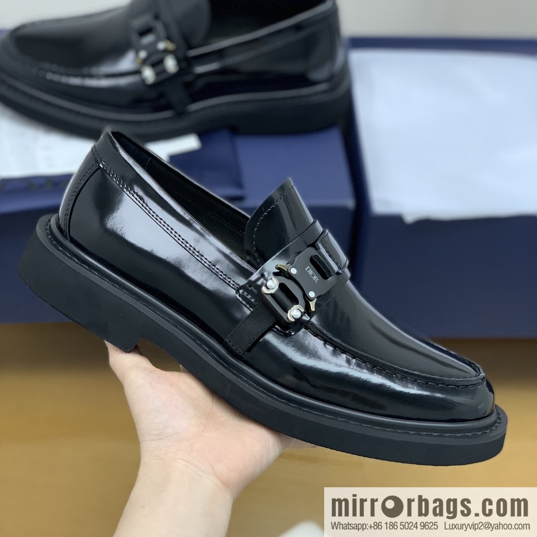 Dior selected leather to make men's loafers