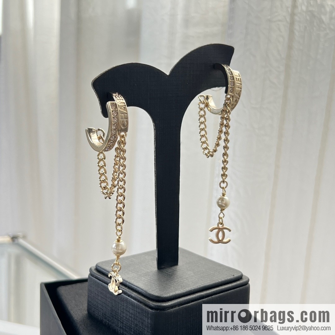 New ☑️ CHANEL Chanel double c fringed pearl stud earrings