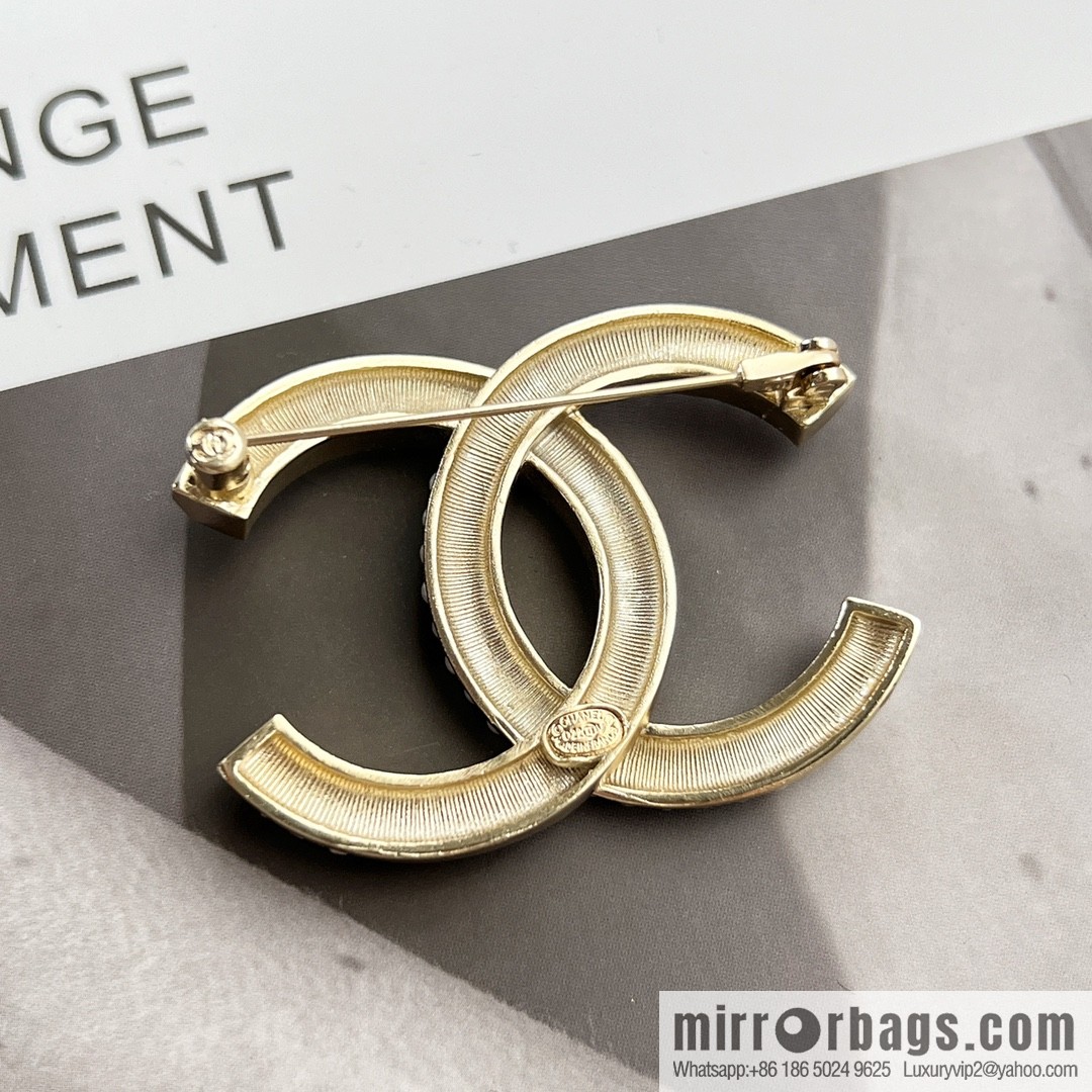 New ☑️ Chanel double c pearl brooch