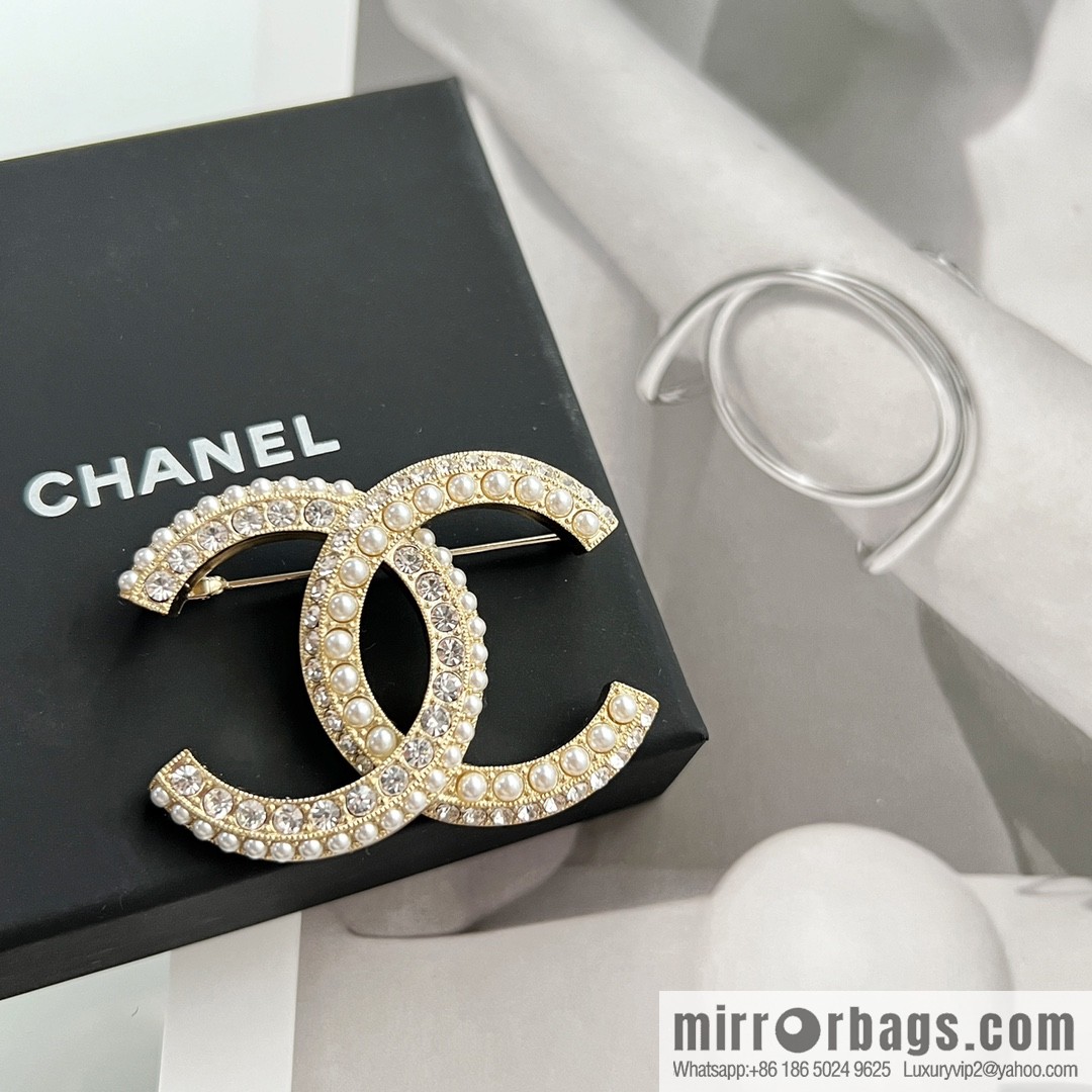 New ☑️ Chanel double c pearl brooch