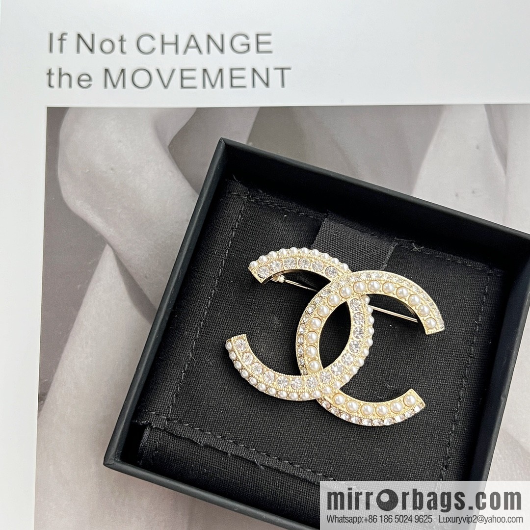 New ☑️ Chanel double c pearl brooch