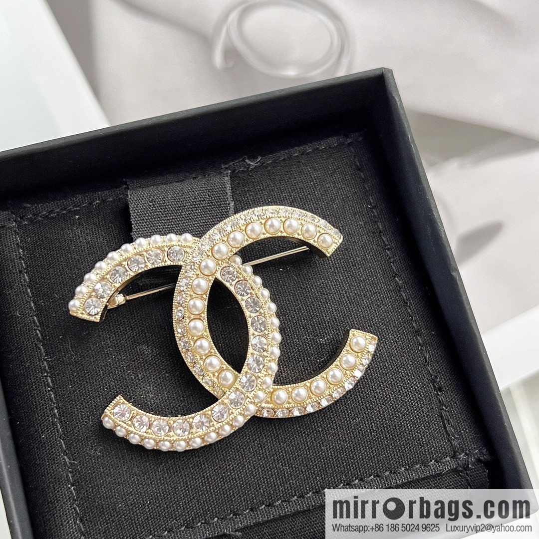 New ☑️ Chanel double c pearl brooch