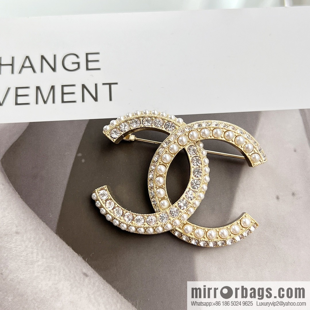 New ☑️ Chanel double c pearl brooch