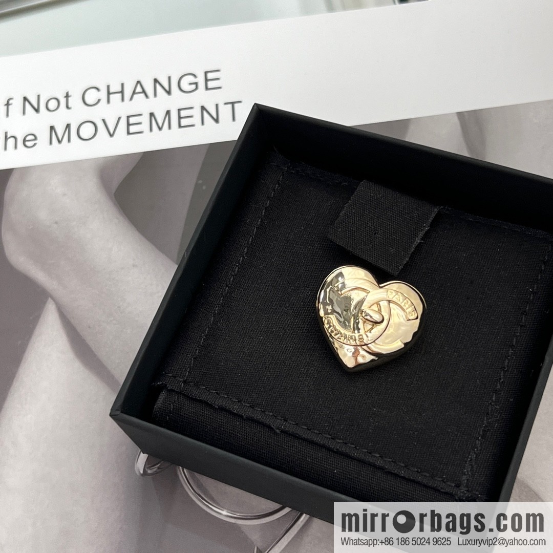 New ☑️ CHANEL Chanel gold double c peach heart brooch