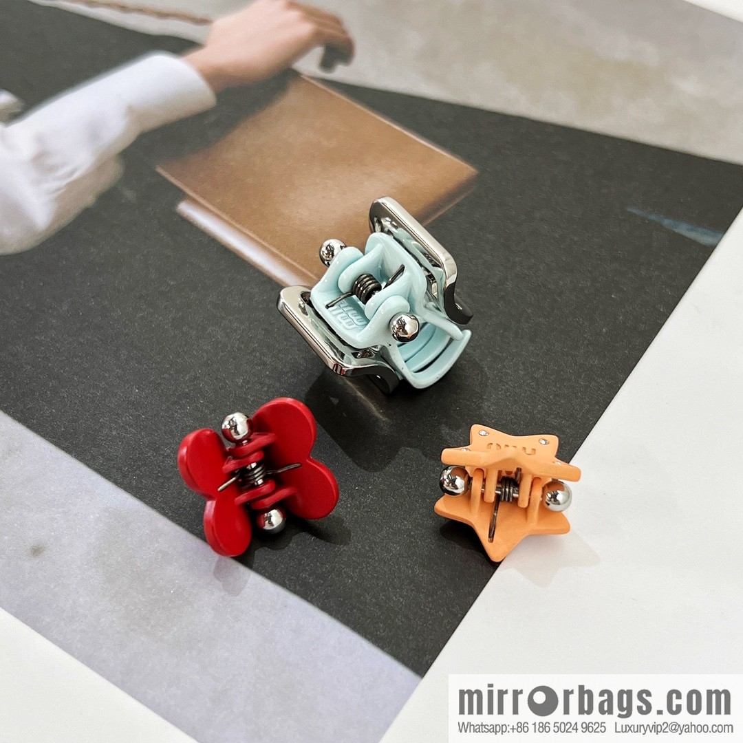 MIU MIU Miu Miu Metal Star Love Hairpin Hairpin Three-piece Set