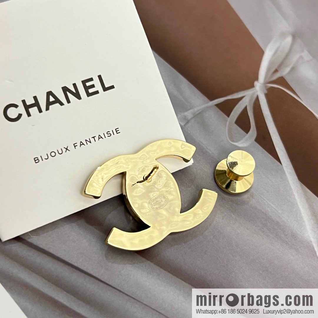New ☑️ Chanel gold double c brooch