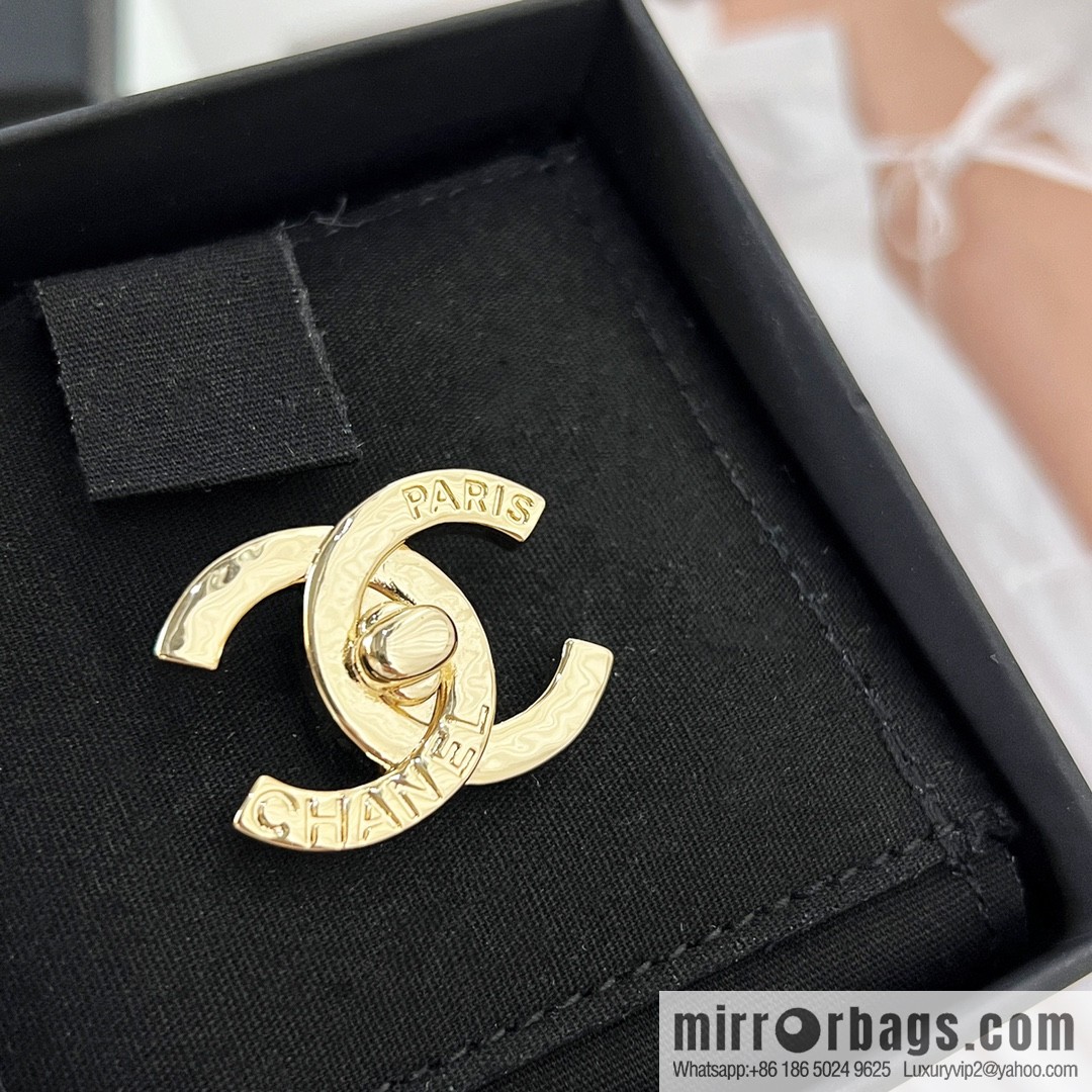 New ☑️ Chanel gold double c brooch