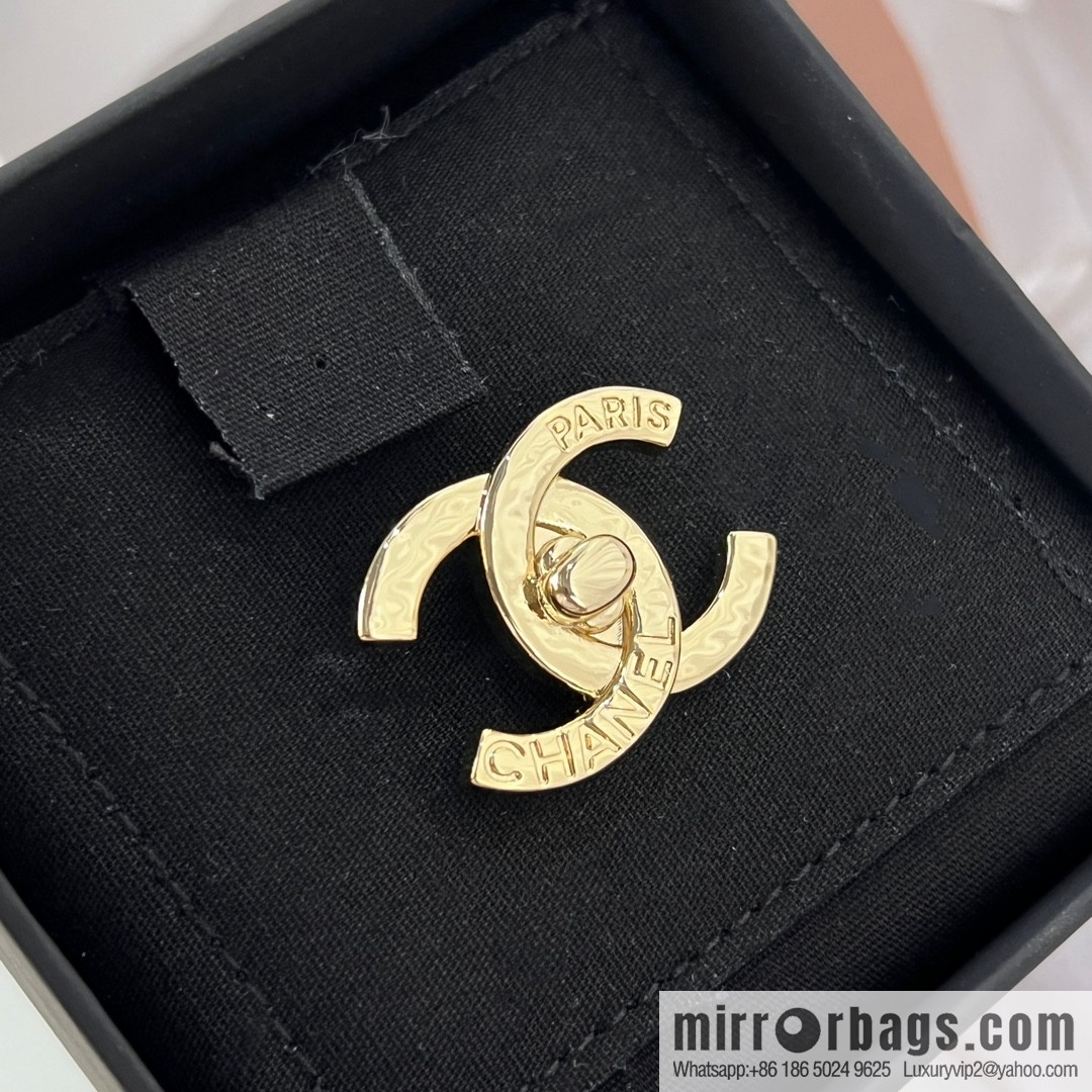 New ☑️ Chanel gold double c brooch