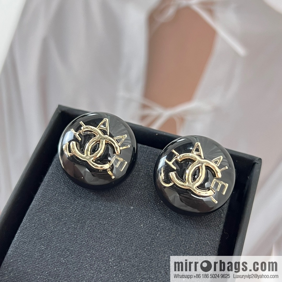 New ☑️ CHANEL Chanel C1 double c round acrylic stud earrings