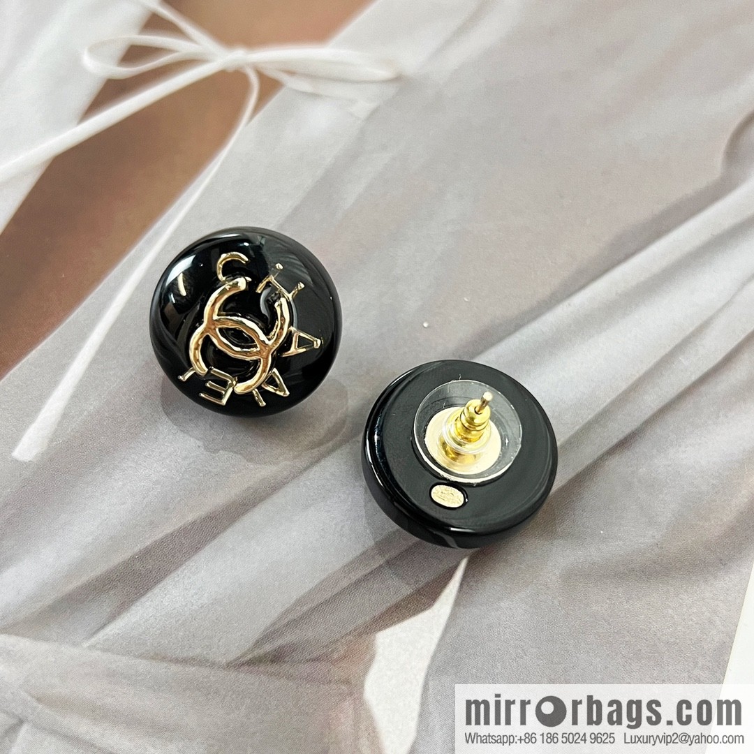 New ☑️ CHANEL Chanel C1 double c round acrylic stud earrings
