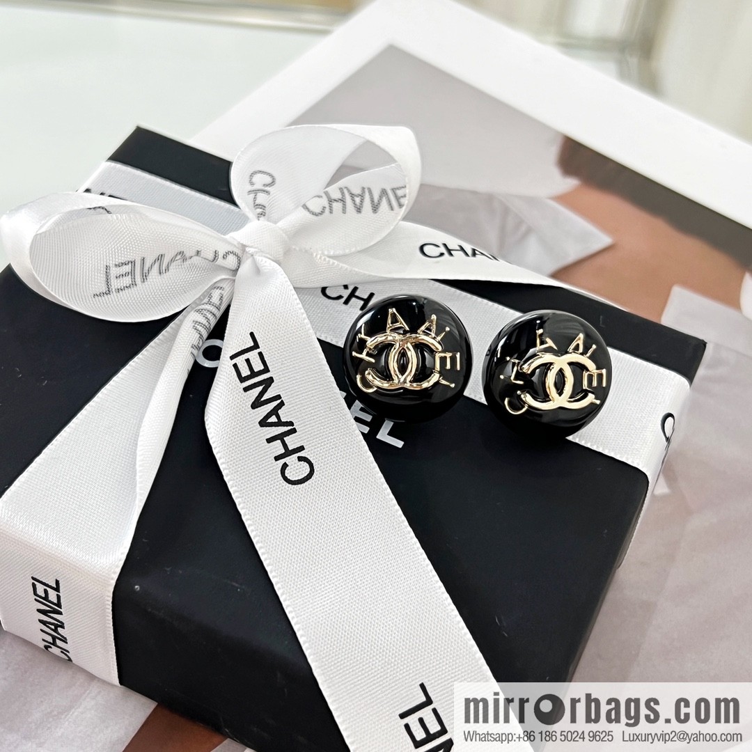 New ☑️ CHANEL Chanel C1 double c round acrylic stud earrings