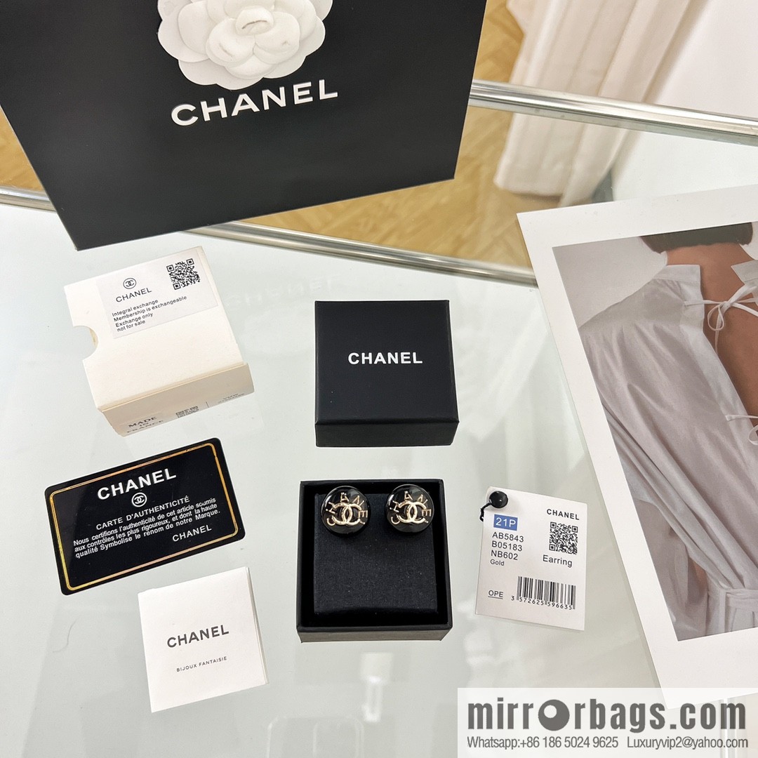 New ☑️ CHANEL Chanel C1 double c round acrylic stud earrings