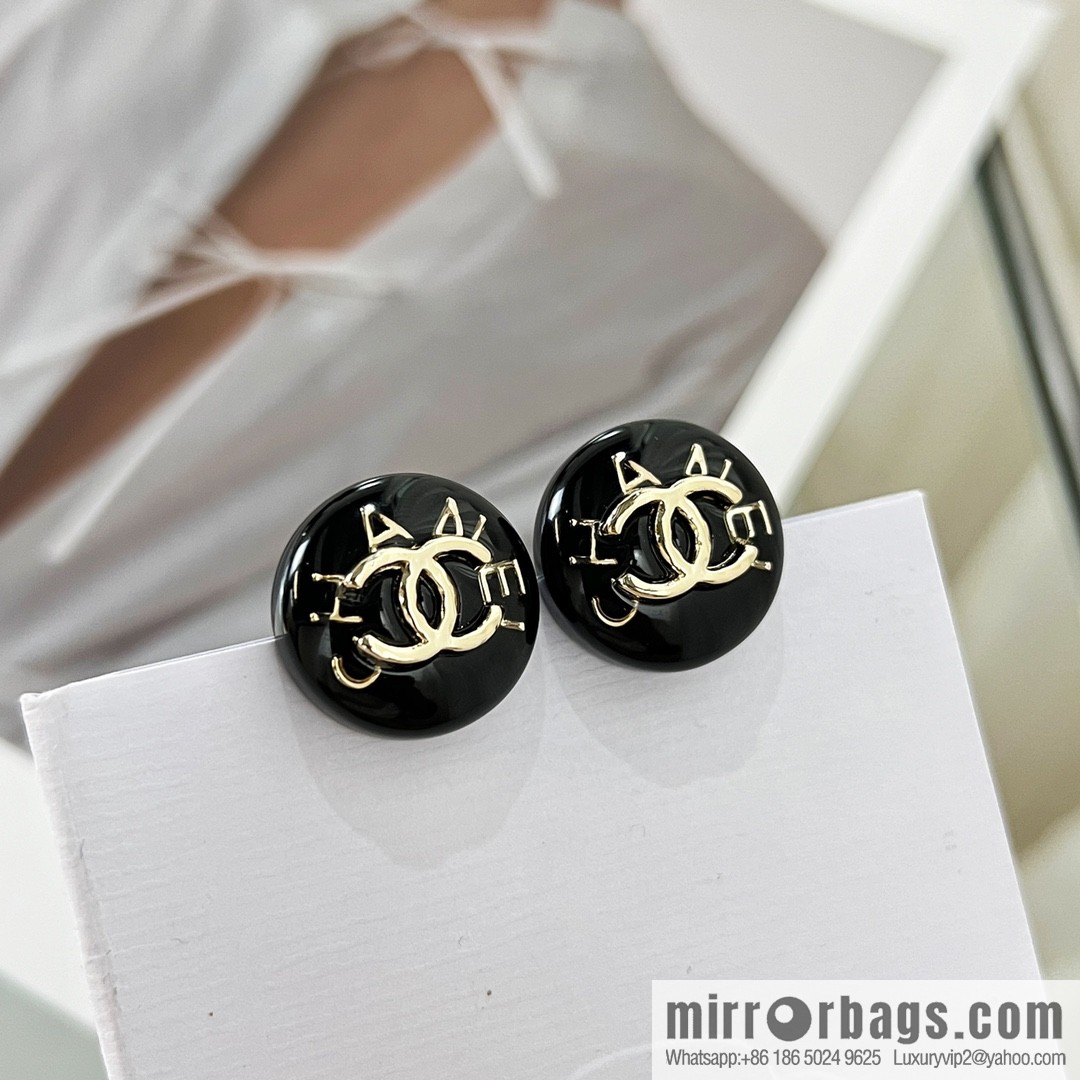 New ☑️ CHANEL Chanel C1 double c round acrylic stud earrings