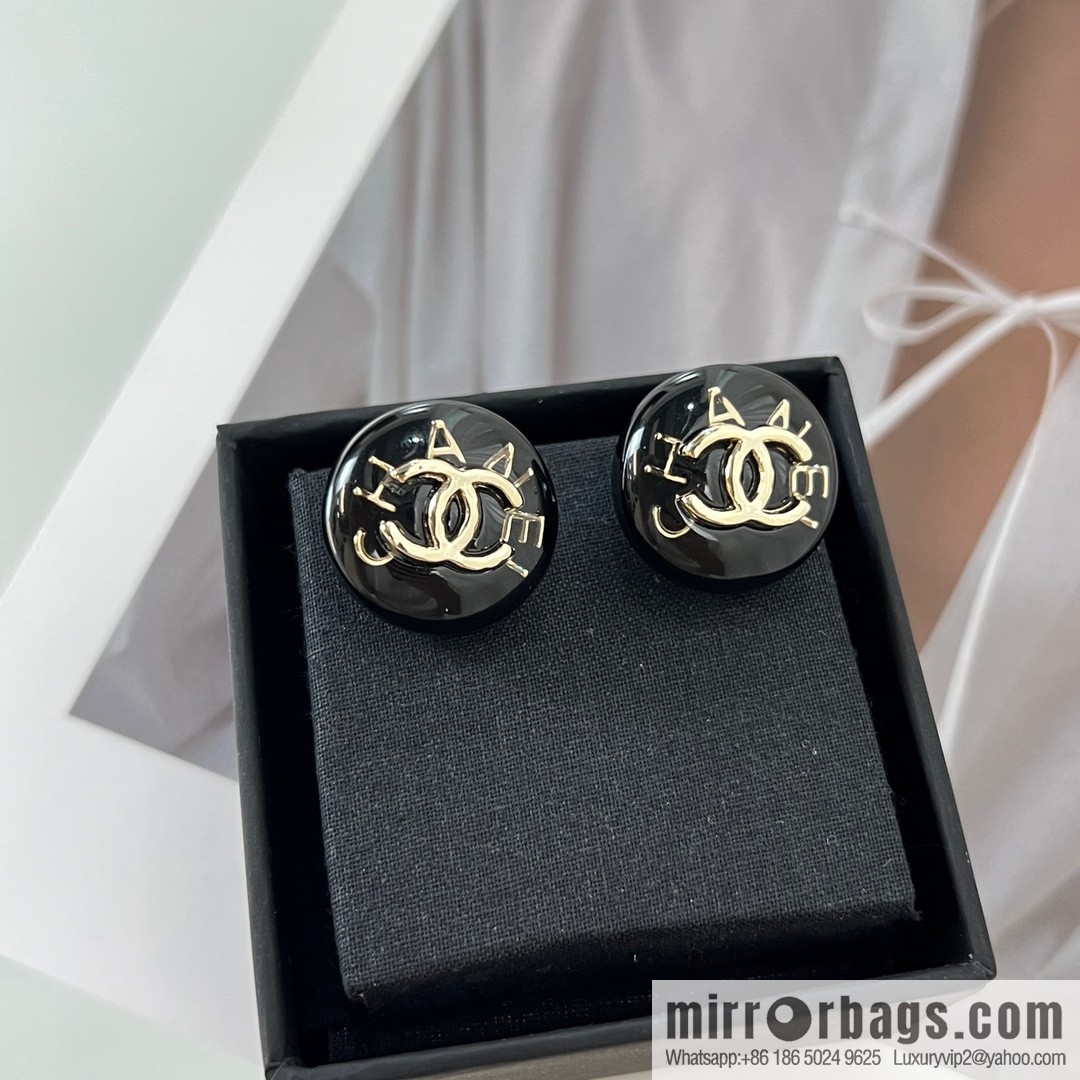New ☑️ CHANEL Chanel C1 double c round acrylic stud earrings