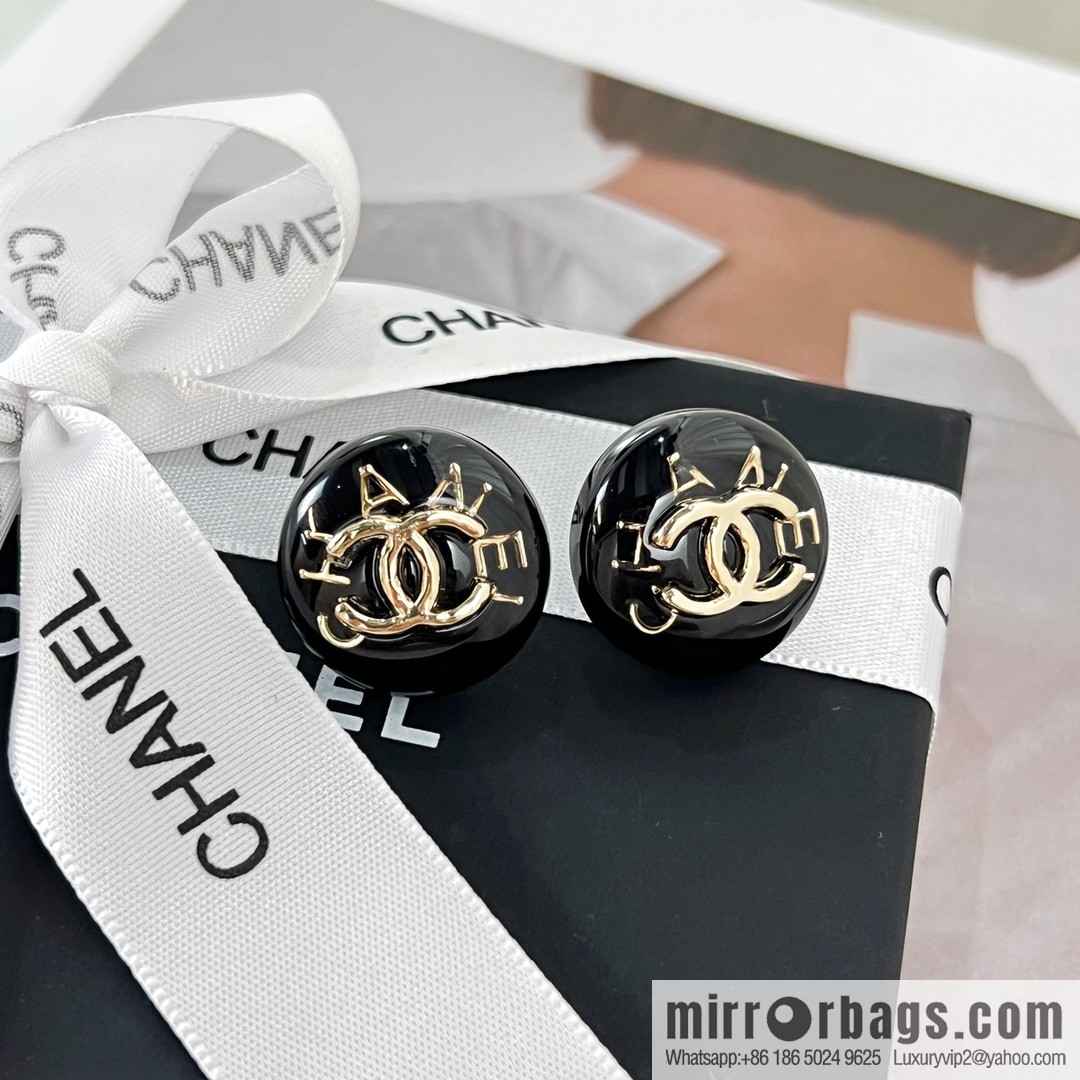 New ☑️ CHANEL Chanel C1 double c round acrylic stud earrings
