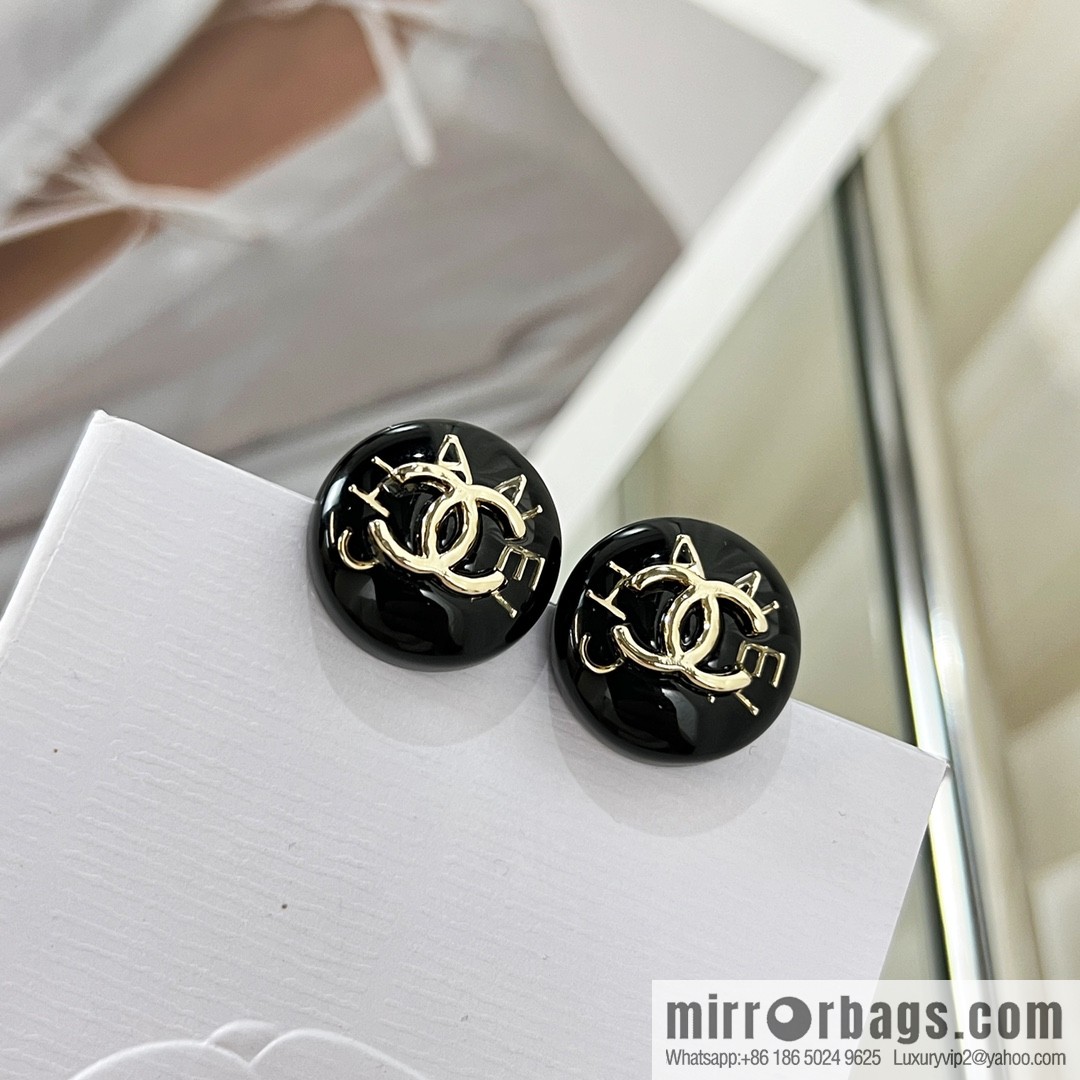 New ☑️ CHANEL Chanel C1 double c round acrylic stud earrings