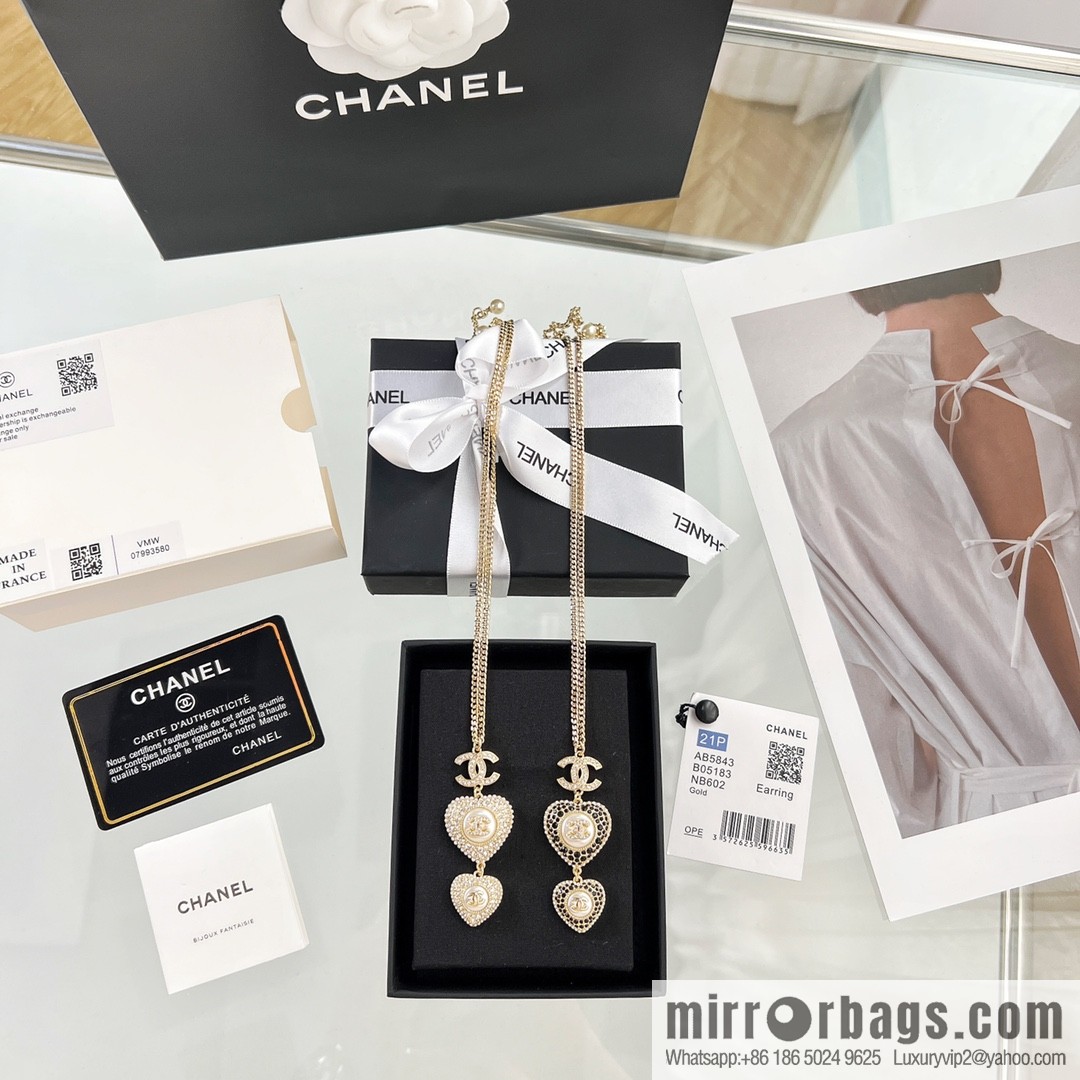 New ☑️ CHANEL Chanel double c peach heart black and white diamond necklace