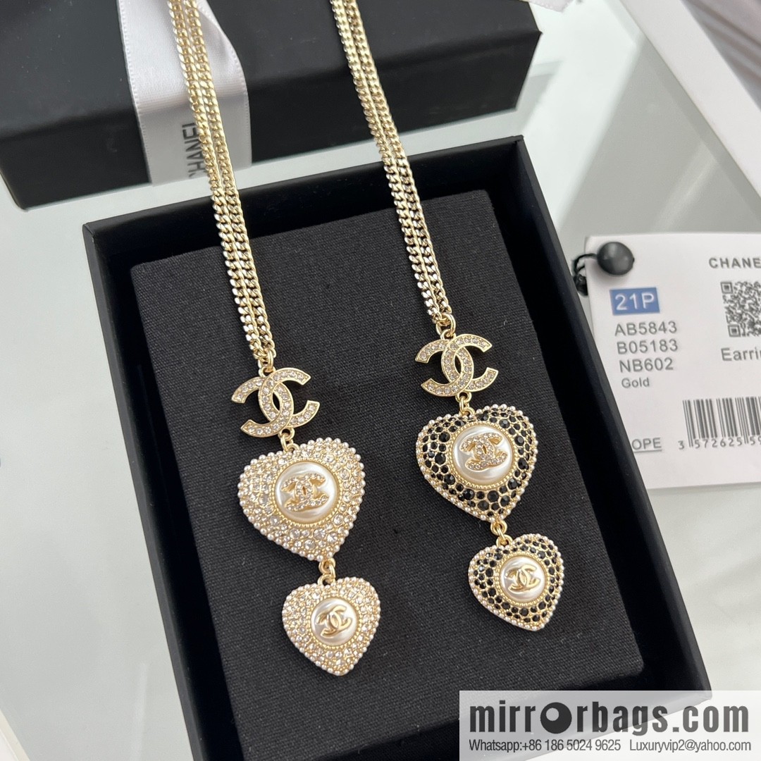 New ☑️ CHANEL Chanel double c peach heart black and white diamond necklace