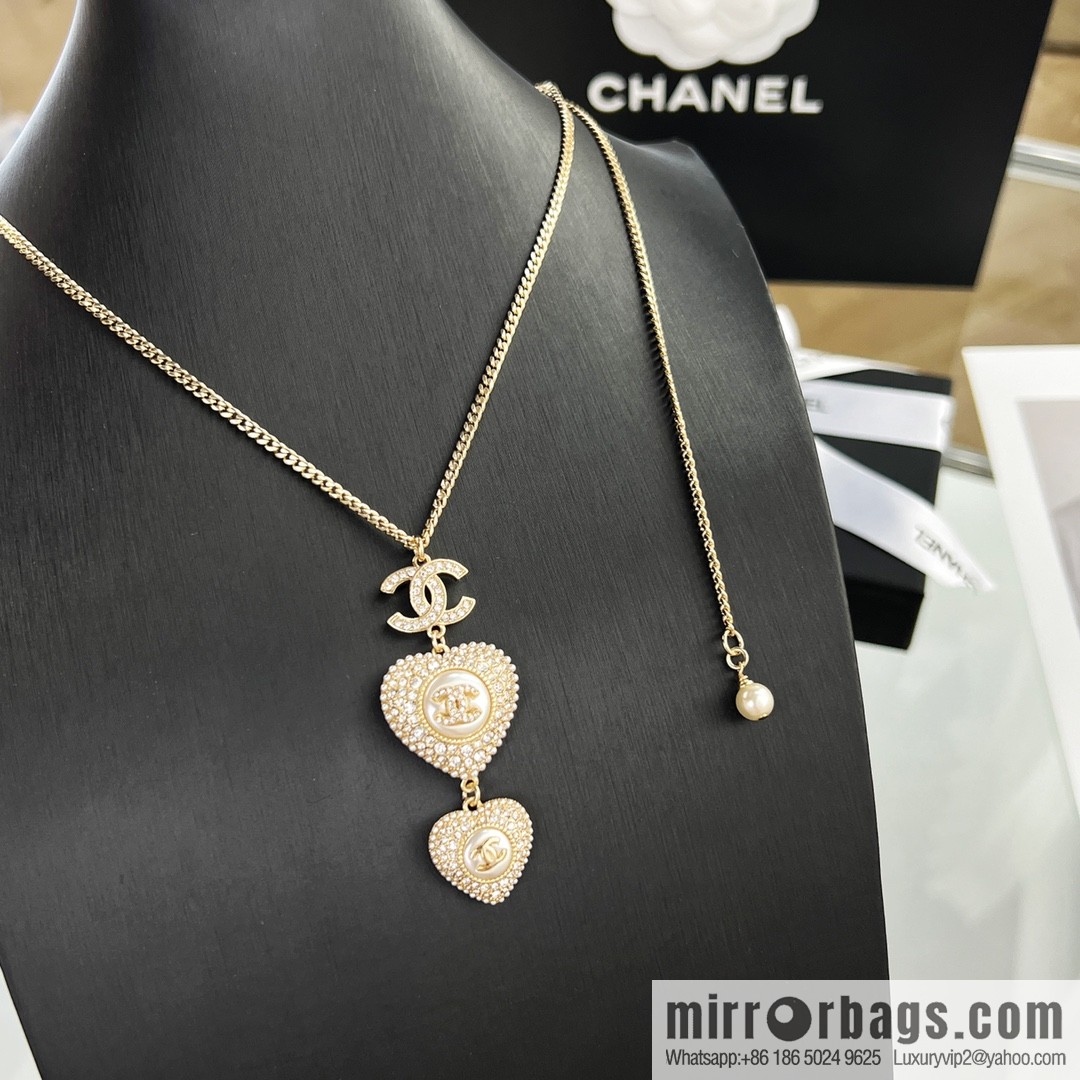 New ☑️ CHANEL Chanel double c peach heart black and white diamond necklace
