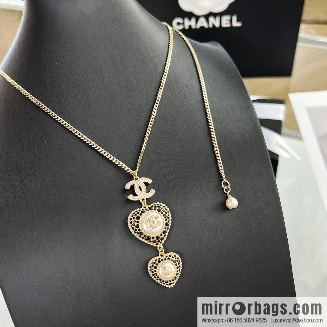 New ☑️ CHANEL Chanel double c peach heart black and white diamond necklace