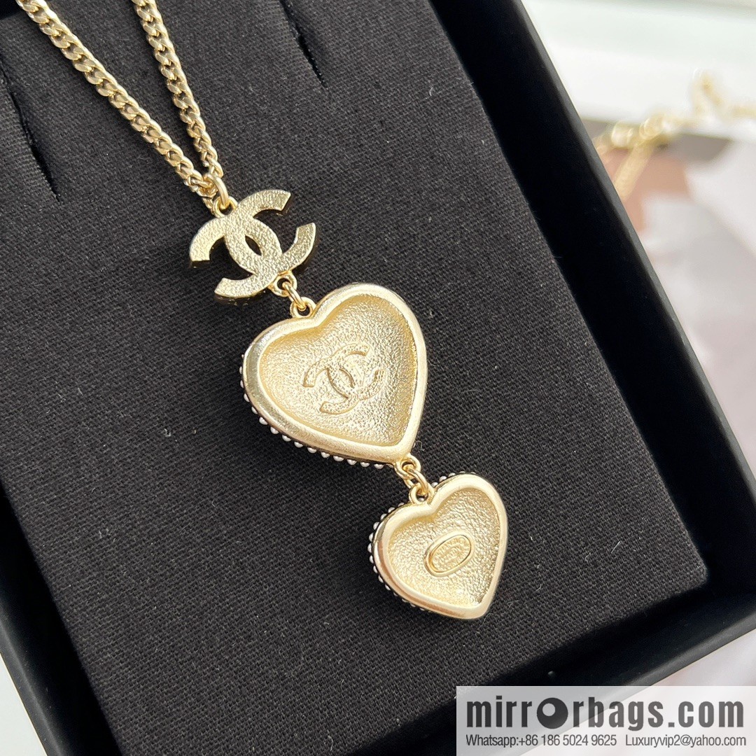 New ☑️ CHANEL Chanel double c peach heart black and white diamond necklace