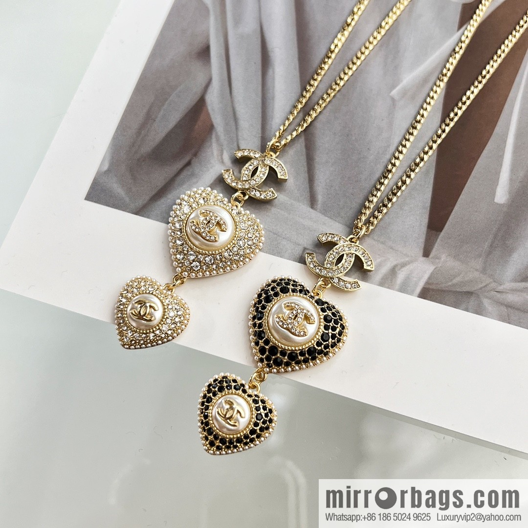 New ☑️ CHANEL Chanel double c peach heart black and white diamond necklace
