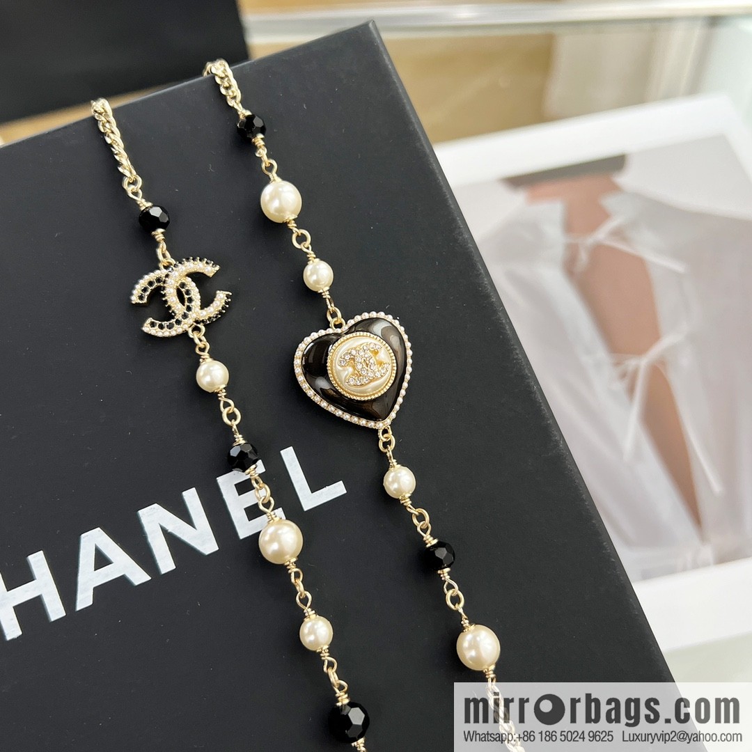 New ☑️ CHANEL Chanel double c peach heart black and white diamond sweater chain necklace