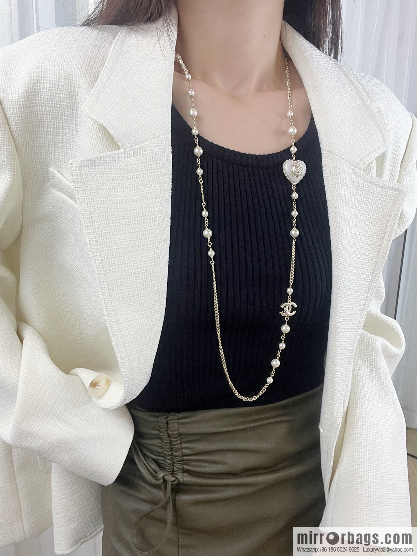 New ☑️ CHANEL Chanel double c peach heart black and white diamond sweater chain necklace