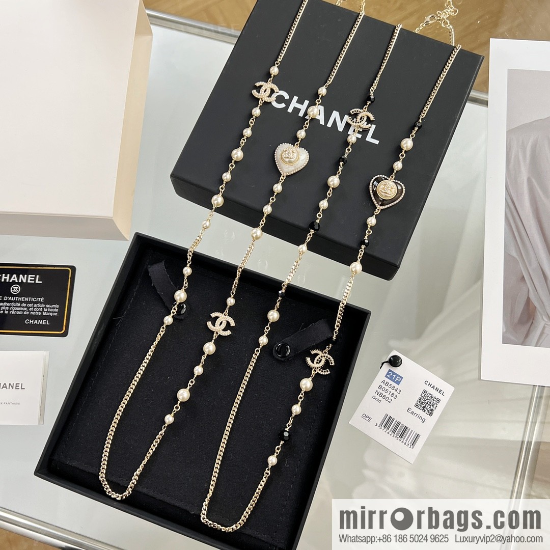 New ☑️ CHANEL Chanel double c peach heart black and white diamond sweater chain necklace