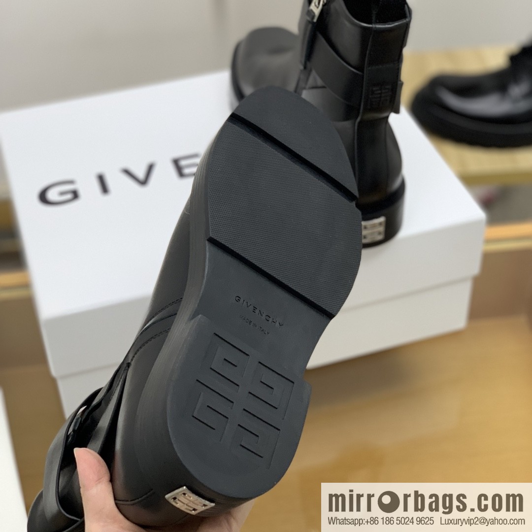 Givenchy, black 4G micro-standard clasp bare boots made of calfskin