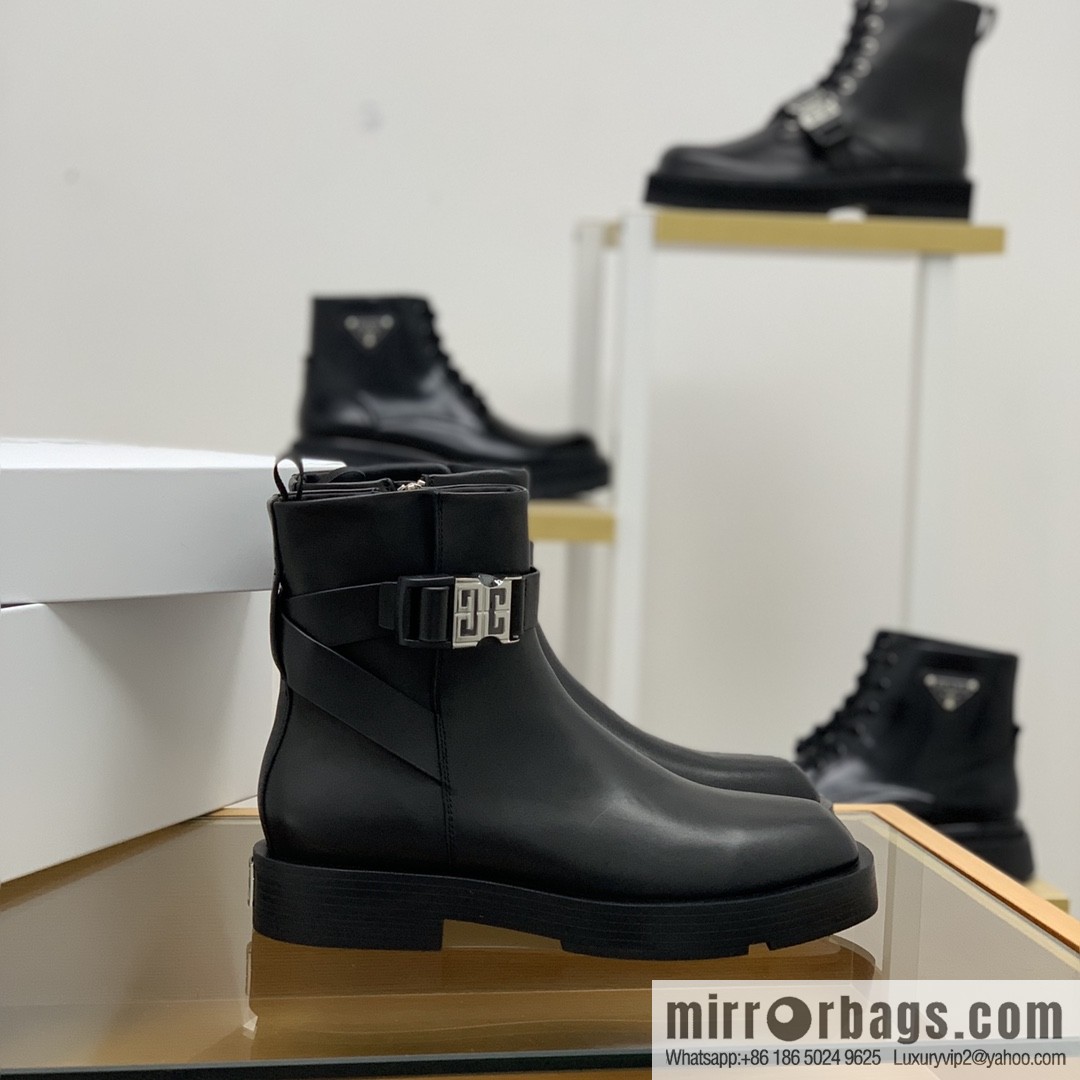 Givenchy, black 4G micro-standard clasp bare boots made of calfskin