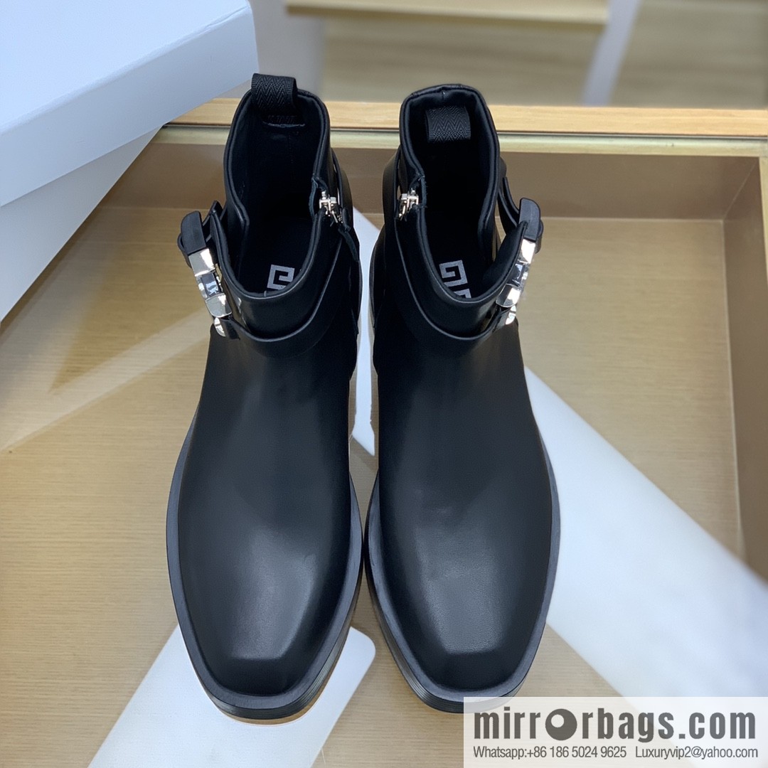Givenchy, black 4G micro-standard clasp bare boots made of calfskin