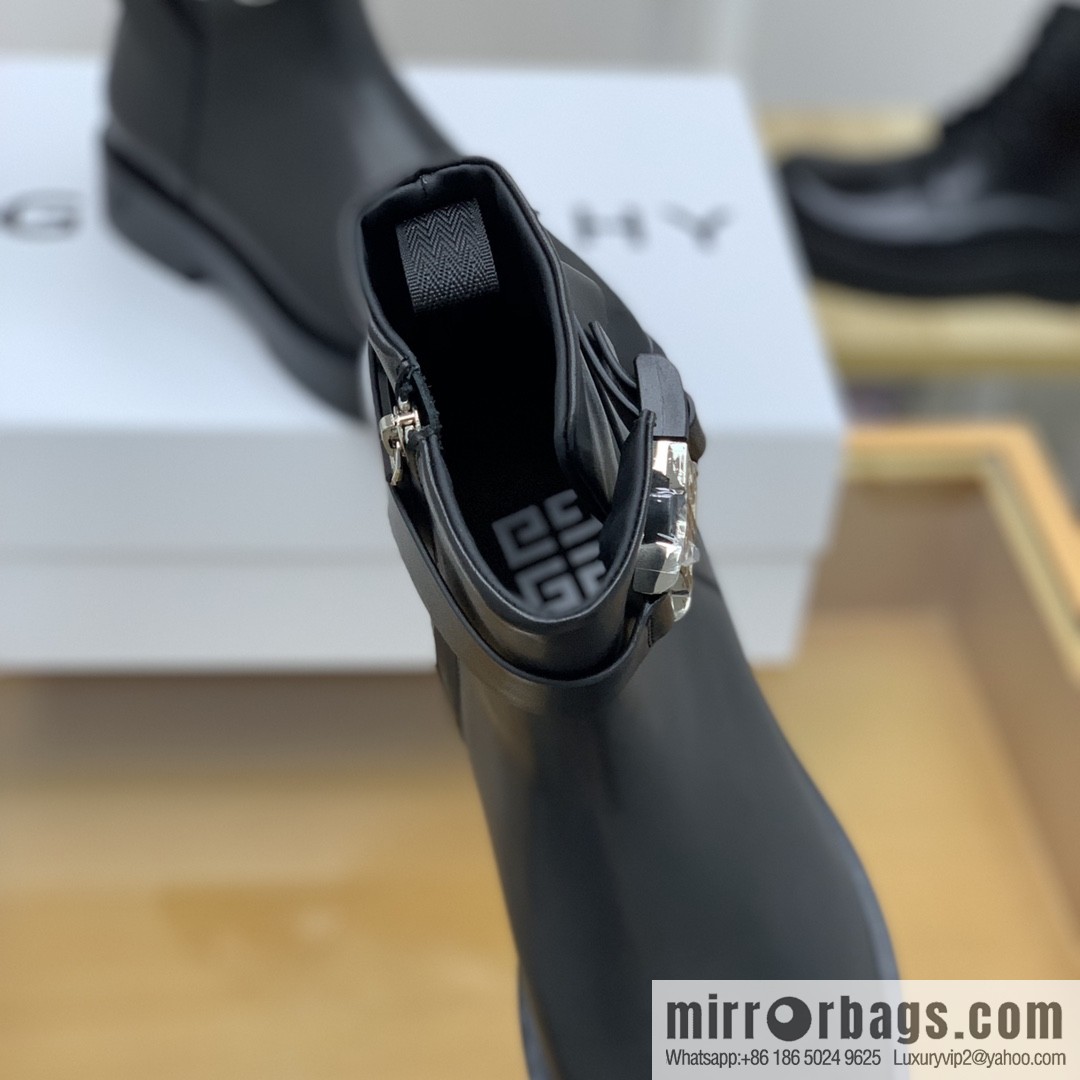Givenchy, black 4G micro-standard clasp bare boots made of calfskin
