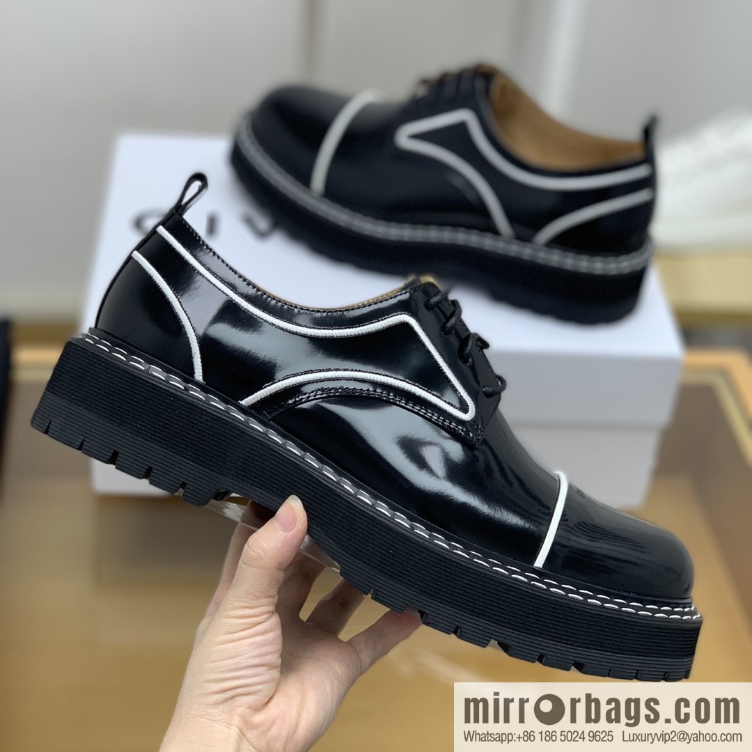 Givenchy Givenchy, selected leather making men's derby shoes